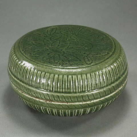 ANTIQUE CHINESE CELADON GLAZED ROUND BOX AND COVER: from the British School of Archaeology in Egypt. Diameter: 5 3/8 in. x H: 2 3/8 in.