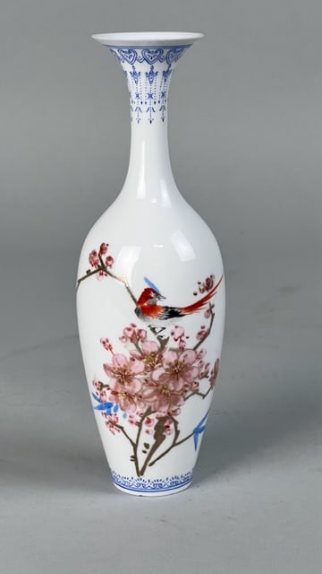 CHINESE LIUYEPING PORCELAIN VASE: Depicting of birds on shrubs. Mark on base.