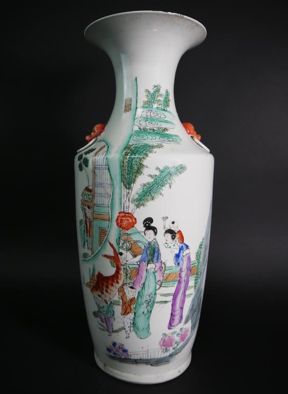CHINESE FAMILLE ROSE VASE (1 of 4)