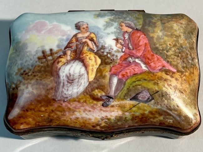 GREEN PORCELAIN JEWELRY BOX: Beautifully painted on the hinged cover with a lover's scene with gilt details. L: 5 in. H: 3 1/2 in.