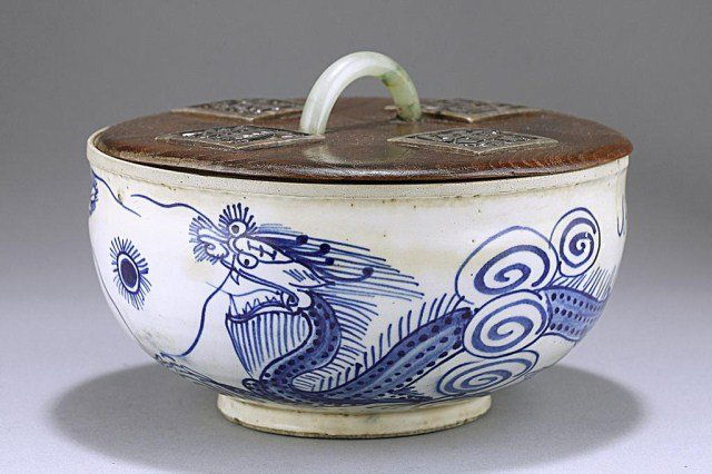 ANTIQUE KOREAN BLUE AND WHITE LIDDED BOWL: From the Private Collection of Harry Lawrence of Laguna Beach. 17-18th Century, Li Dynasty, Korea. The bowl is painted with two dragons after a flaming pearl. The wooden lid is In-laid with four carve