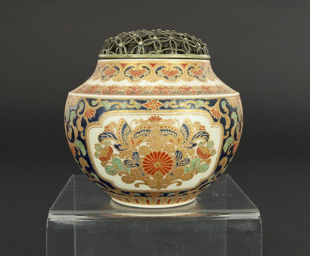 SMALL JAPANESE SATSUMA INCENSE BURNER (1 of 4)