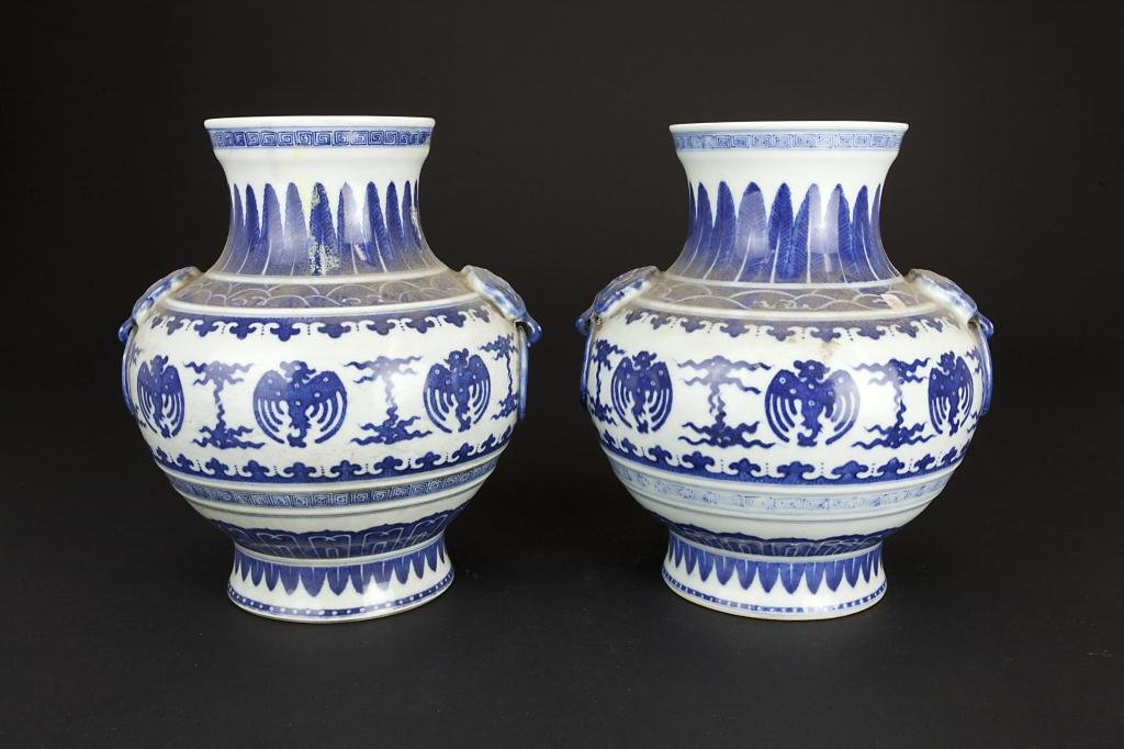 PAIR OF CHINESE BLUE AND WHITE VASES (1 of 4)