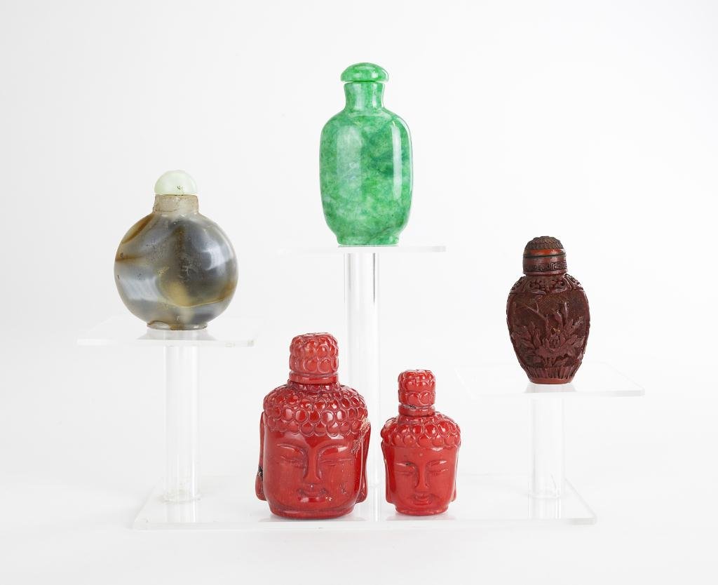 FIVE ASSORTED CARVED CHINESE SNUFF BOTTLES (1 of 6)