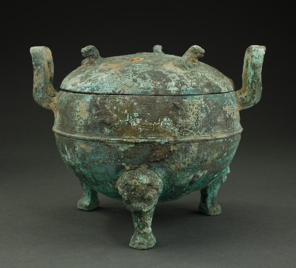 CHINESE BRONZE TRIPOD JAR AND COVER (1 of 2)