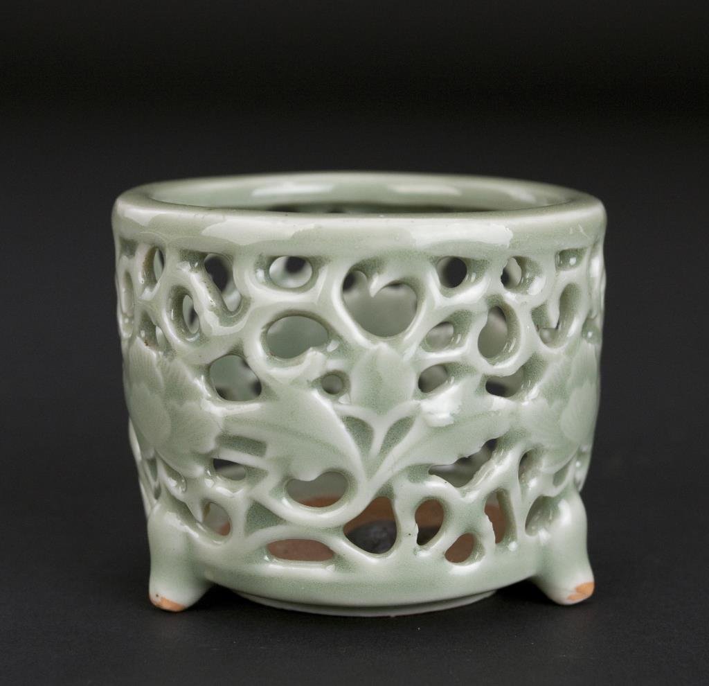 SMALL CHINESE CELADON REITCULATED CANDLE HOLDER (1 of 2)