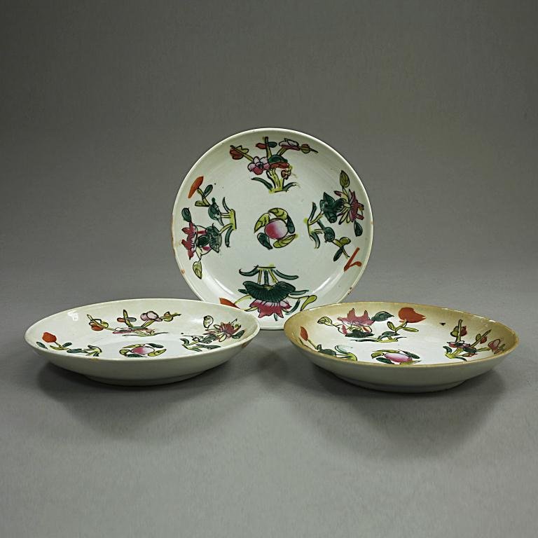 THREE ANTIQUE CHINESE FAMILLE ROSE DISHES (1 of 4)