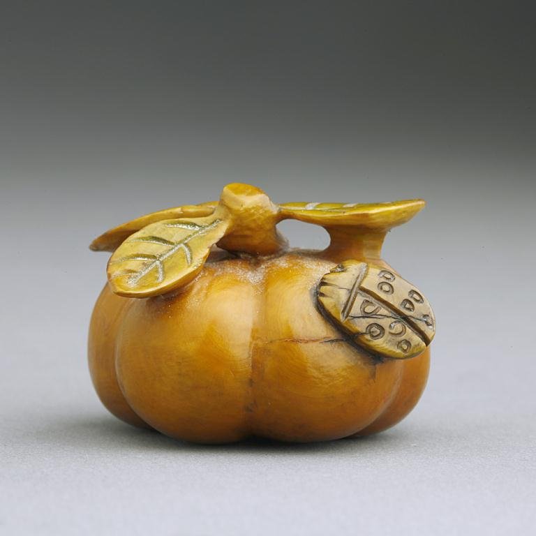 ANTIQUE JAPANESE NETSUKE OF A PUMPKIN (1 of 4)