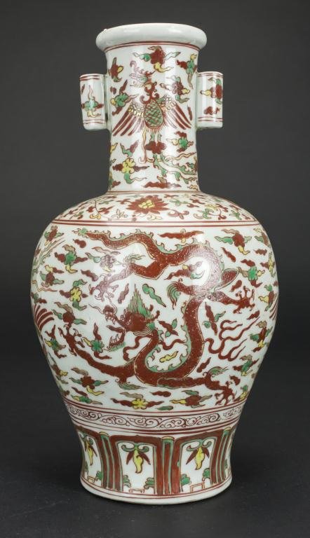 CHINESE VASE WITH RED DRAGON (1 of 3)