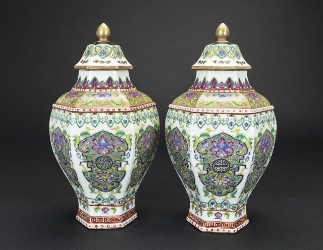 PAIR OF CHINESE LIDDED HEXAGONAL VASES (1 of 4)