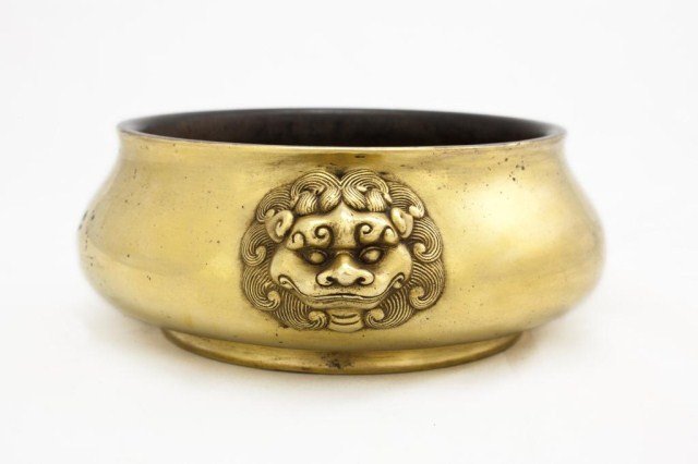 CHINESE GILTBRONZE TRIPOD CENSER (1 of 3)
