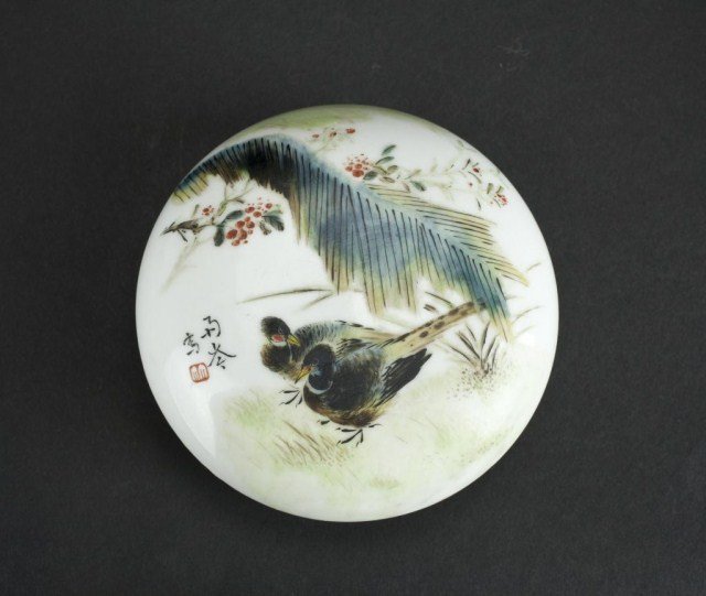 SMALL ROUND CHINESE BOX WITH BIRD MOTIF (1 of 3)