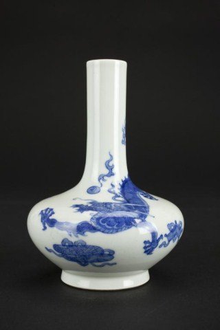 SMALL CHINESE BLUE AND WHITE DRAGON VASE (1 of 4)