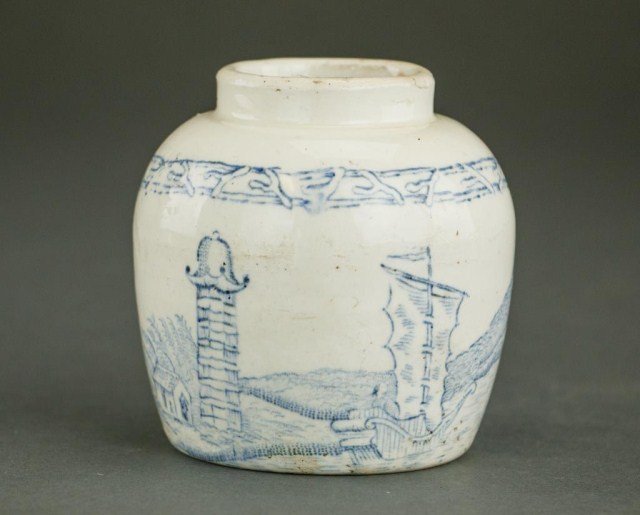 SMALL CHINESE BLUE AND WHITE JAR (1 of 1)