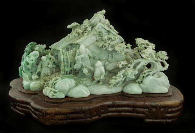 MAGNIFICENT LARGE CHINESE CARVED JADE BOULDER (1 of 3)