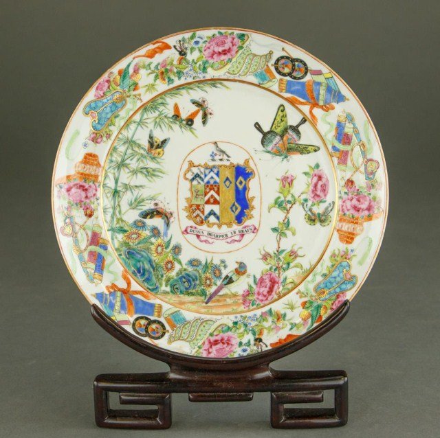 CANTONESE 19TH CENTURY FAMILLE ROSE PLATE (1 of 4)