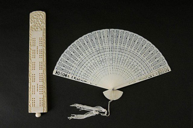 CHINESE CARVED GAME COUNTER AND CARVED FAN (1 of 6)