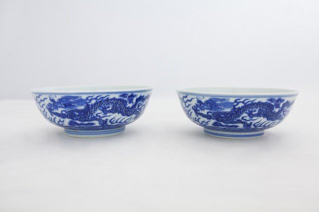 PAIR OF  SMALL CHINESE BLUE & WHITE DRAGON DISHES (1 of 2)