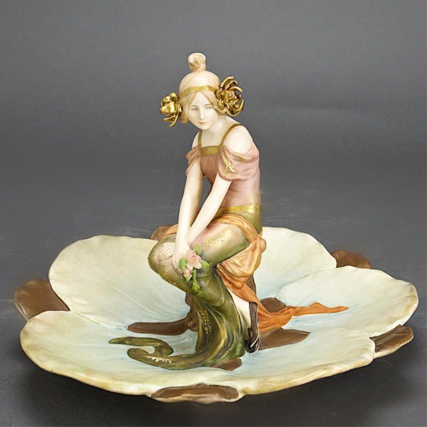 AUSTRIAN ART NOUVEAU PLATE WITH A GIRL (1 of 2)