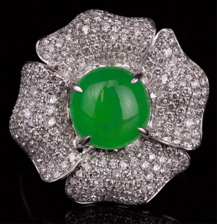 A UNIQUE JADEITE JADE RING (1 of 2)