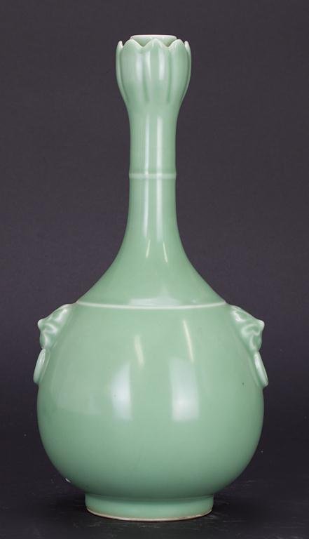 CHINESE CELADON GARLIC HEAD VASE (1 of 3)