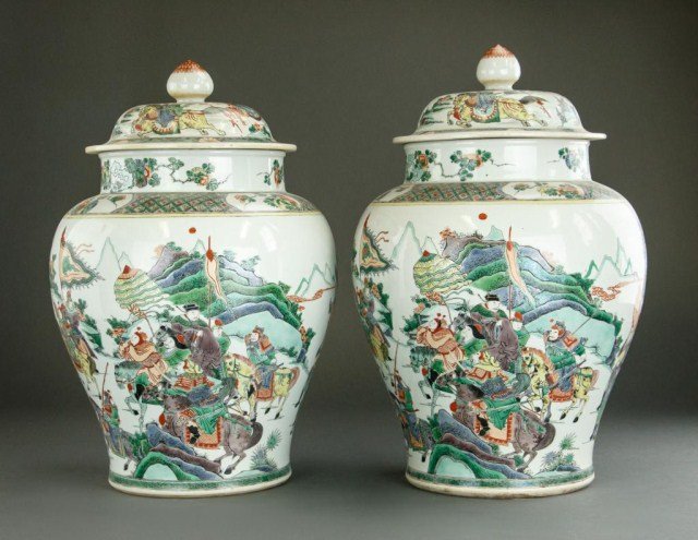 PAIR OF CHINESE FAMILLE VERTE JARS WITH COVERS (1 of 4)