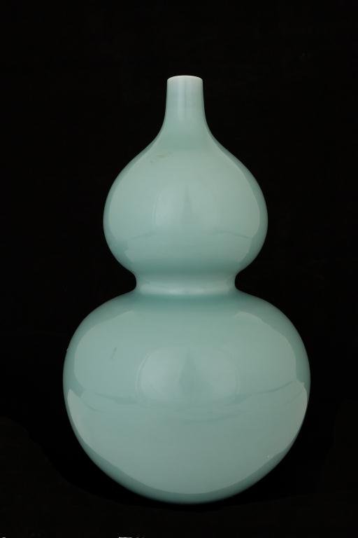 CHINESE ANTIQUE CELADON DOUBLE GOURD VASE (1 of 2)