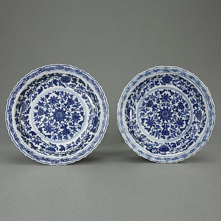 PAIR OF CHINESE BLUE AND WHITE DISHES (1 of 3)