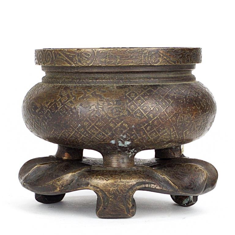 CHINESE TRIPOD BRONZE INCENSE BURNER WITH STAND (1 of 2)