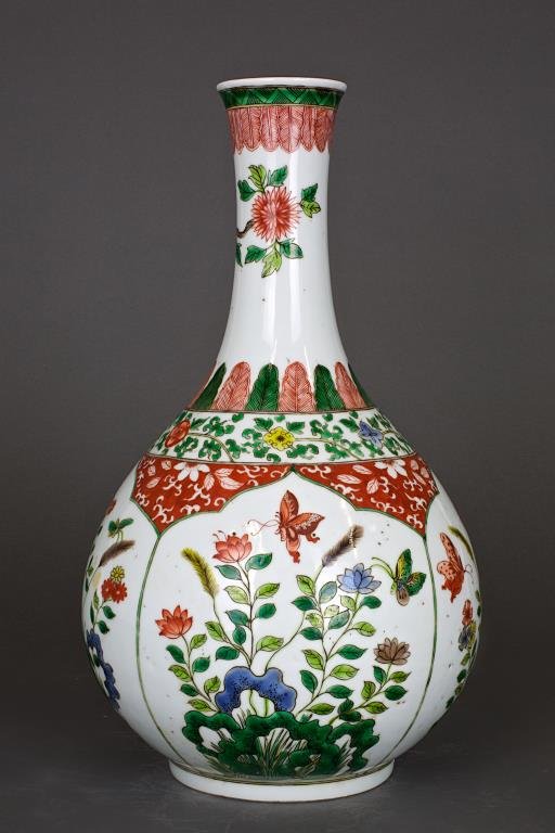 CHINESE FAMILLE VERTE GLOBULAR VASE (1 of 2)