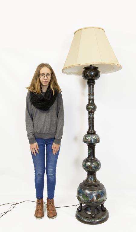 19TH CENTURY TALL JAPANESE CLOISONNE LAMP (1 of 4)