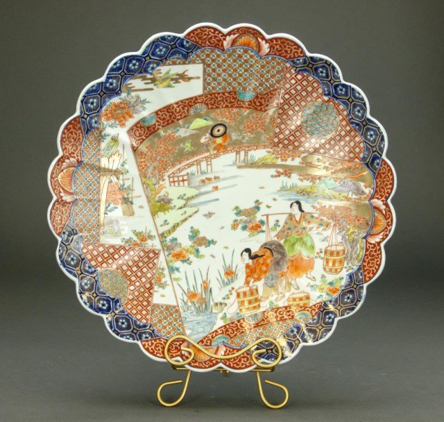 ANTIQUE LARGE JAPANESE IMARI PLATE (1 of 3)