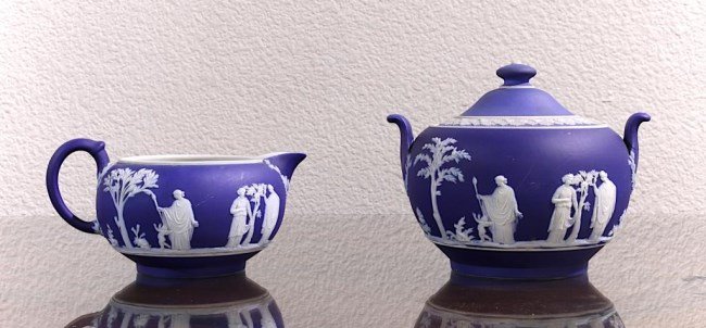 SET OF 2 BLUE JASPERWARE TEA POTS: SET OF 2 BLUE JASPERWARE TEA POTS
