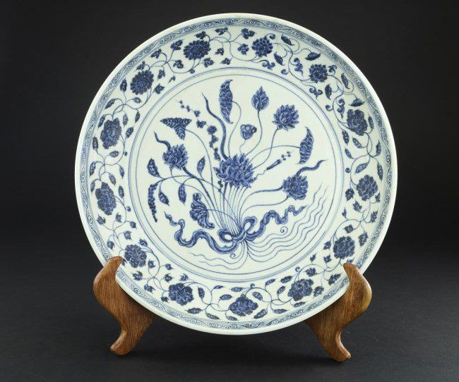 CHINESE MING STYLE BLUE & WHITE CHARGER (1 of 3)