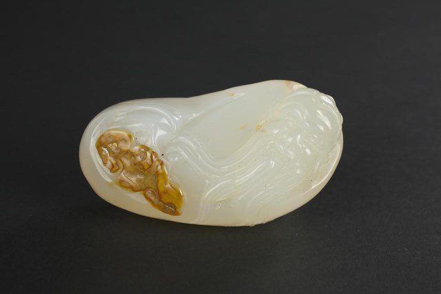 ANTIQUE CHINESE CARVED JADE PENDANT (1 of 2)