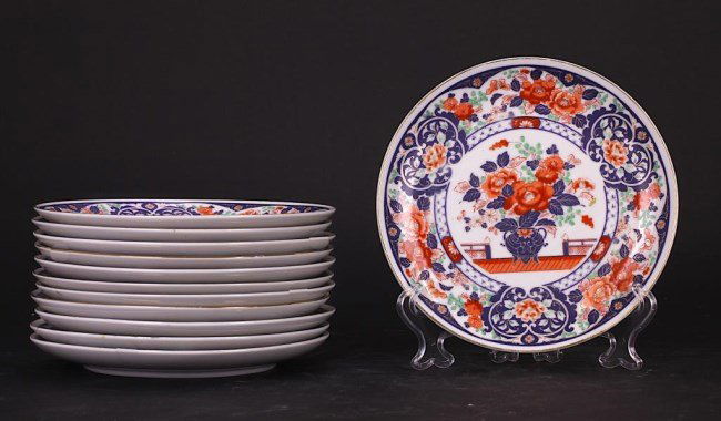 SET OF TWELVE JAPANESE IMARI DISHES (1 of 2)