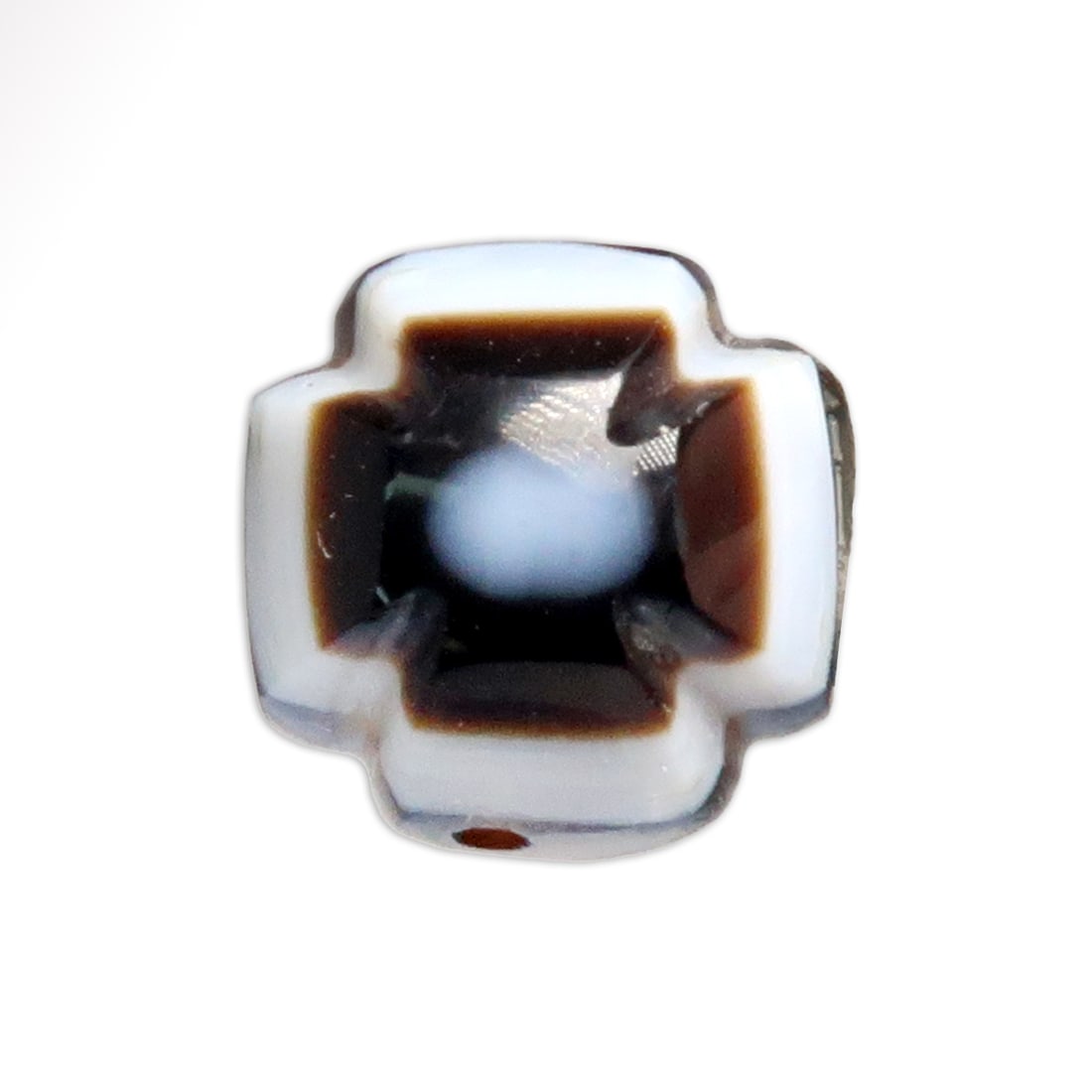 Byzantine Agate Cameo Cross Inlay, c. 8th-10th Century A.D.: Byzantine Agate Cameo Cross Inlay, c. 8th-10th Century A.D. Nicely cut in the shape of a cross, in four layers in the red and white in cameo style. Pierced for suspension to a necklace or jewellery. E