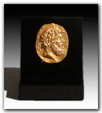Roman Gold Ring Bezel of Head of Zeus, c. 100 AD (1 of 4)