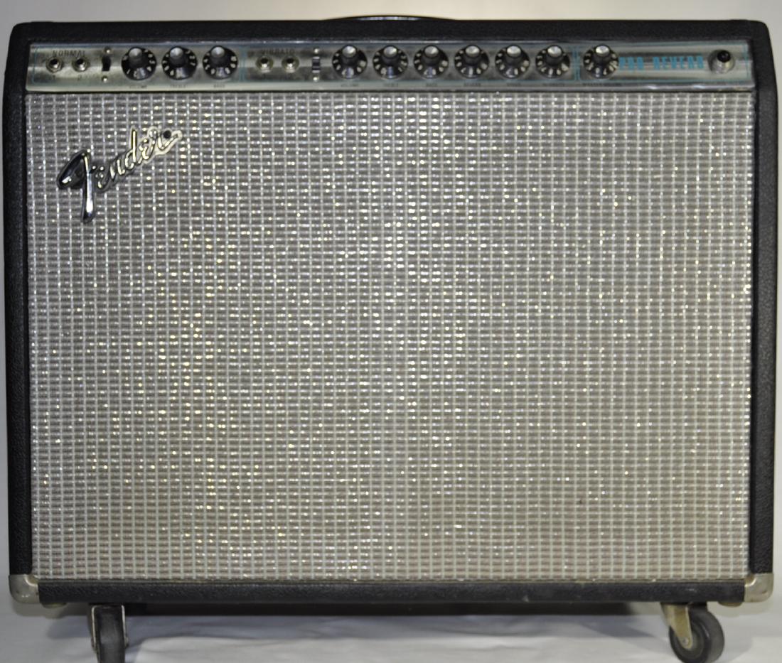 Fender Pro Reverb 40 Watt Tube Amplifier: With Footswitch, Silver Face, 2 x 12" Jensen NEO's, Combo configuration. A classic vintage tube amp with amazing clean, deep punch and can handle any venue. Vibrato and reverb are lengenary in this wo