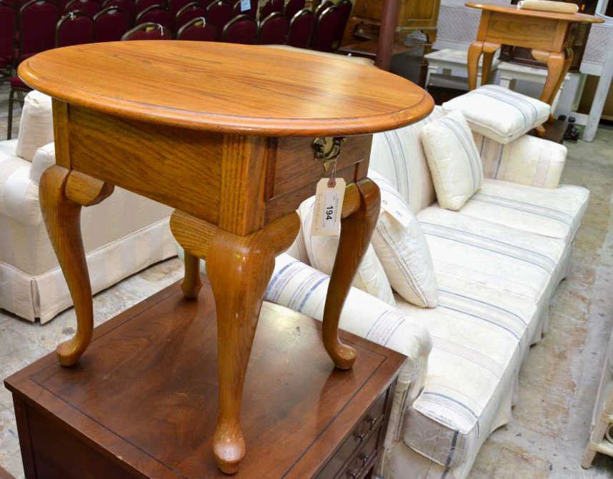 Broyhill End Tables, Pr (1 of 4)