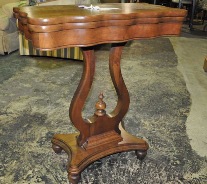 Duncan Phyfe Style Tea Table: circa 1940, lyre base, 29"x26"x26"