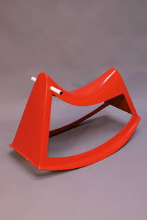 Schaukelplastik: Wilkhahn Walter Papst Entw. 1958 Rotes fieberglasverstärktes Polyester, weiß ummanteltes Metallrohr. Zustand C. 55x82x45cm.