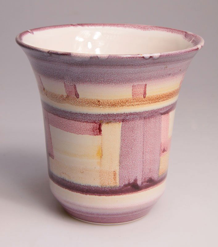 Vase: Polychrome Glasurbemalung. H.: 13cm. Bez.: Unterglasur blau, Künstlersignet, Marke Velten Vordamm, F356. Steingutfabrik Velten & Vordamm, Werk Velten Werner Burri Entwurf und Ausführung 1926-31