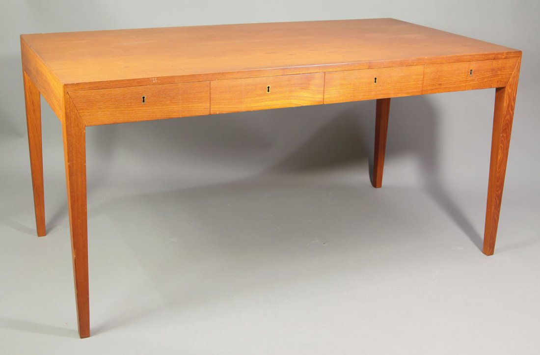 Schreibtisch: Teak, Messing. 71 x 75 x 140cm. Bez.: Klebeetikett, Firmenlogo. Danish Furnituremaker Control - Marke. Haslev Moblersnedkeri Severin Hansen um 1960