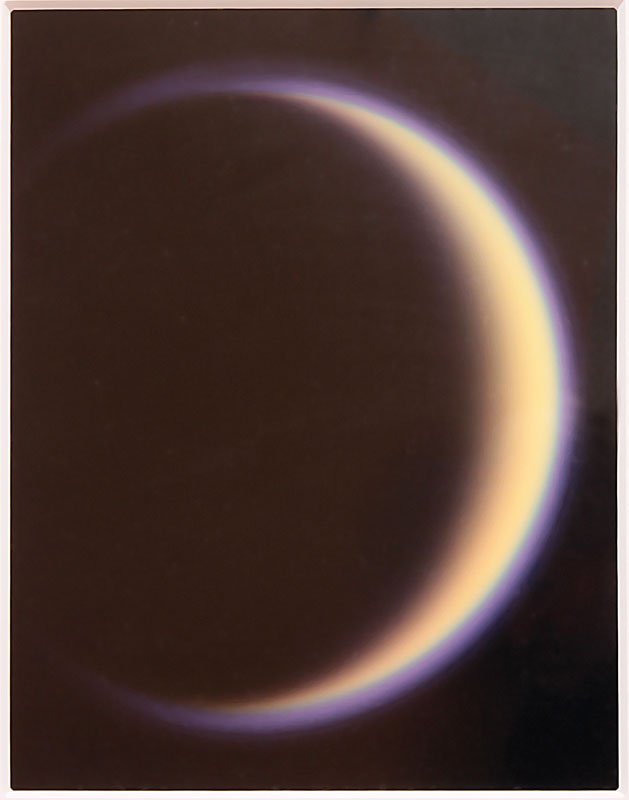 Thomas Ruff* (1958): Titan. Fotografie. 29 x 23 cm. Auflage: 100. Rückseitig signiert: Th Ruff, datiert und nummeriert: 9/100. Hinter Glas gerahmt. 2006