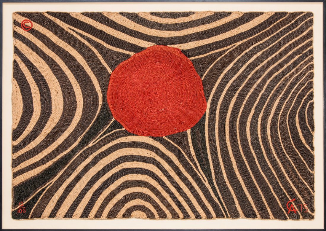 Alexander Calder (1898-1976): Wandbehang. Jute. Muster aus konzentrischen Kreisen. 145 x 210 cm. Unten rechts und oben links mit Knstlermonogramm bez. sowie datiert: 75. Auf Holzrahmung montiert. ageing:1975