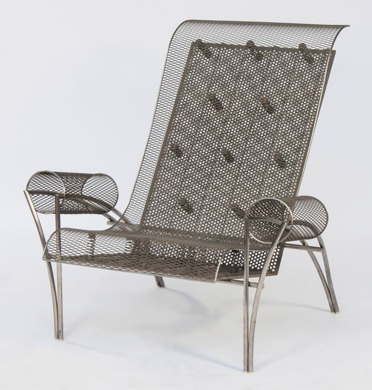 Armlehnsessel Suki: Stahlrohr, Metallfedern, perforiertes Metallblech. 99 x 97 x 100 cm. ageing:Entwurf 1993 manufacturer:Driade SPA., Fossadello di Caroso designer:Toyo Ito