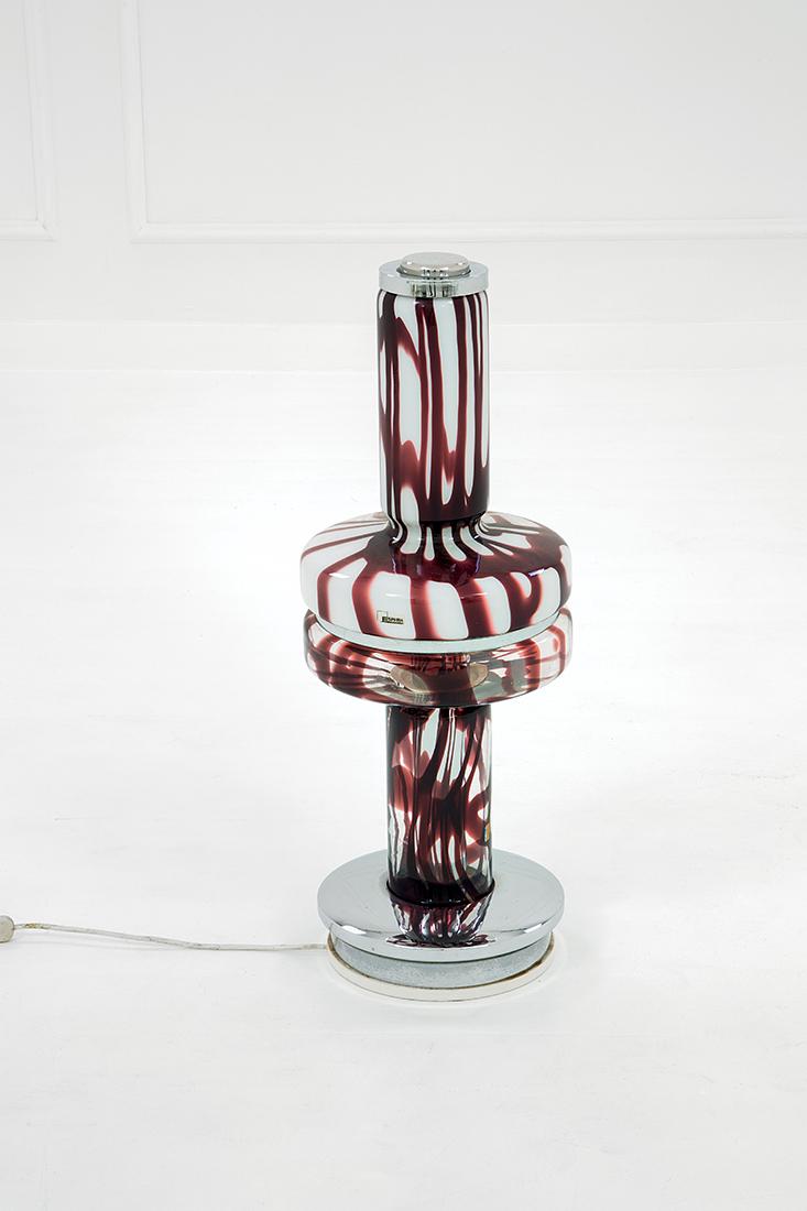 Angelo Brotto: Table lamp Chromed metal, clear blown glass with informal coloured molten glass. Manufactured by Esperia, 1970 ca. Two partial manufacturer's labels. 80x30x30 cm