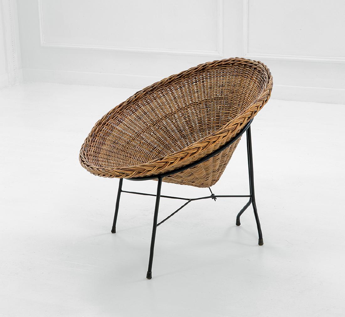 Roberto Mango (attr.): Armchair, variant of the 'Girasole' model Braided rattan, reed, enamelled metal rod, fabric. Manufactured by R.M., 1955 ca. 73x78x78 cm Literature: Literature: Domus n. 305, aprile 1955, rassegna. (mo