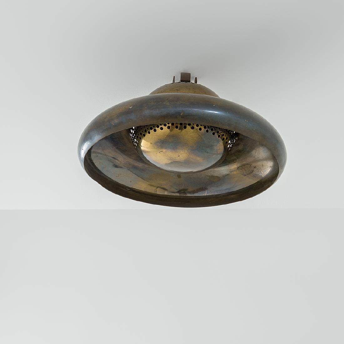 Tobia Scarpa: Lampada a plafone mod. Fior di loto Ottone. Prod. Flos, 1963 ca. h cm 20, diam. cm 39 Literature: G. Gramigna, Repertorio del design italiano per l'arredamento domestico, 1950- 2000, Ed. Umberto Allem